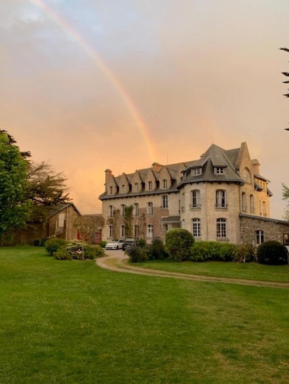 Chateau De Surville Surville  Buitenkant foto