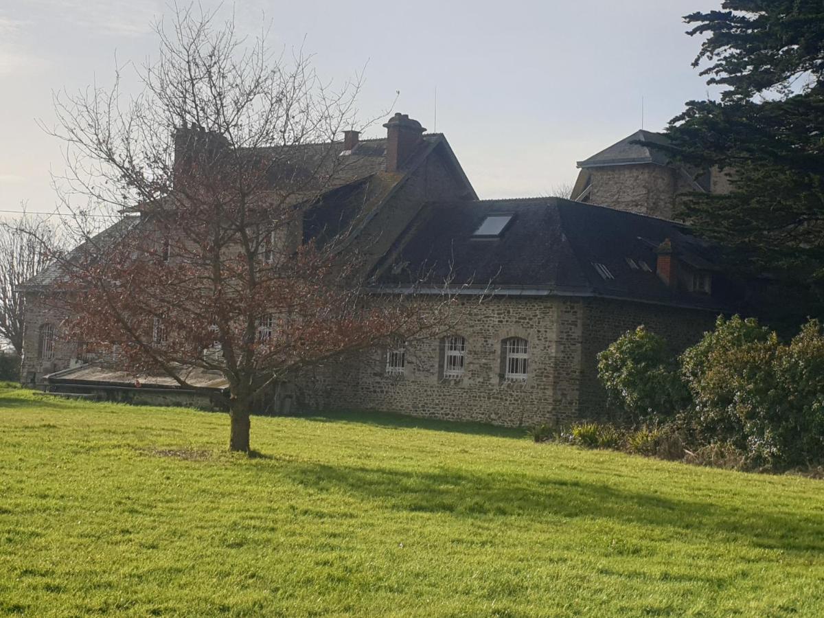 Chateau De Surville Surville  Buitenkant foto