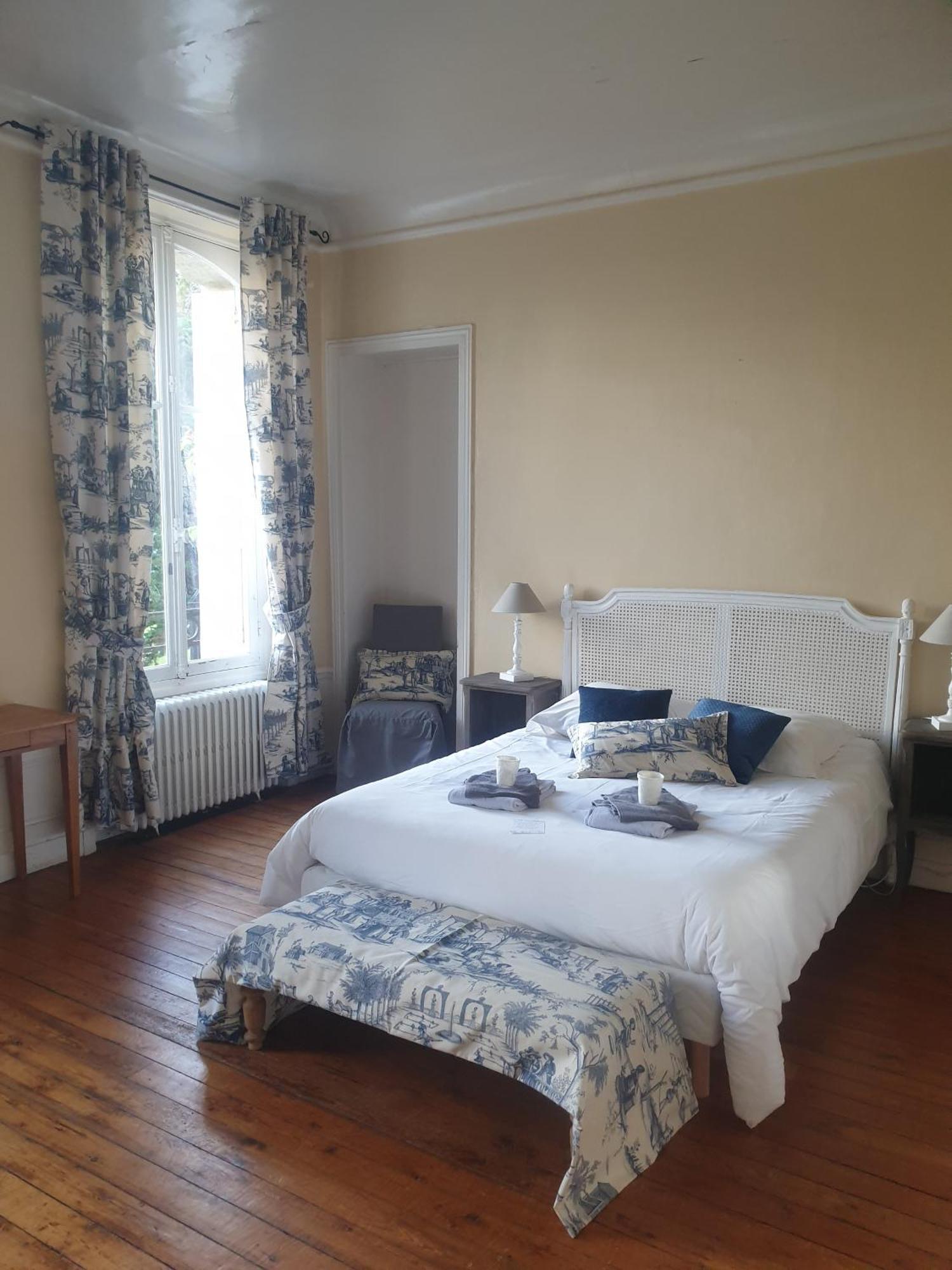 Chateau De Surville Surville  Kamer foto